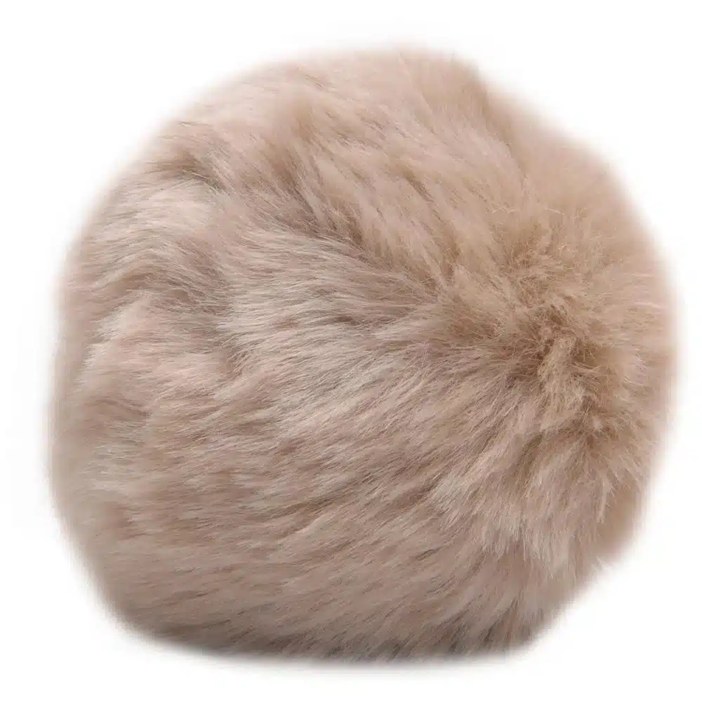 Plug De Metal Onix Com Rabo Pompom Claro – Hard  Imagem 3