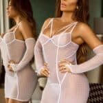 Camisola sem bojo branca Em tule de Poá com calcinha fio e par de luva