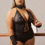 Body preto sem bojo iza acompanha a coleira e Luvas – Plus size