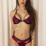 Conjunto strappy em renda na cor Desejo sem bojo com fecho frontal