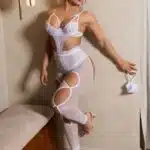 Body Em Renda Arrastão Noiva Branco com Venda e Véu - Garota Veneno