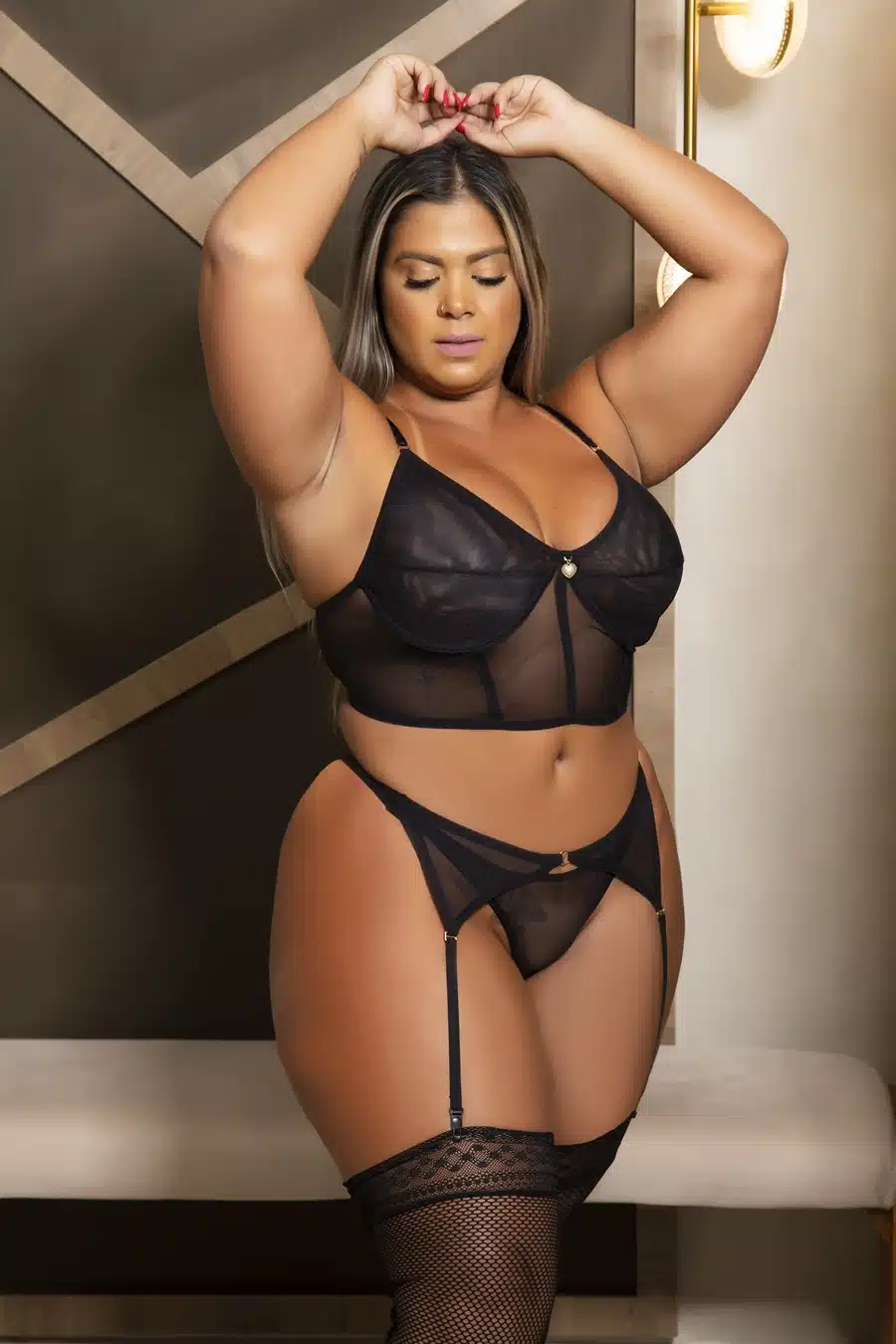 Cropped Plus size sensual preto feito em tule com leve brilho calcinha sexy com cintaliga  Imagem 2