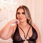 Body em renda trançado no bumbum plus size Preto