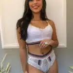 Conjunto de lingerie branco em renda barbatana na lateral e calcinha fio