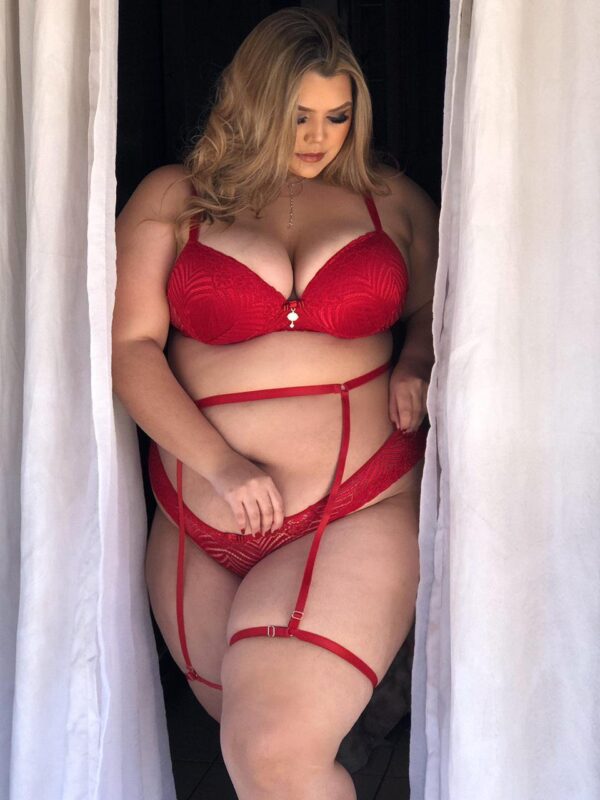 Conjunto plus size vermelho sofisticado com cinta liga - Image 2