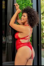 Body plus size feminino em renda vermelha trançado no bumbum - Imagem 2