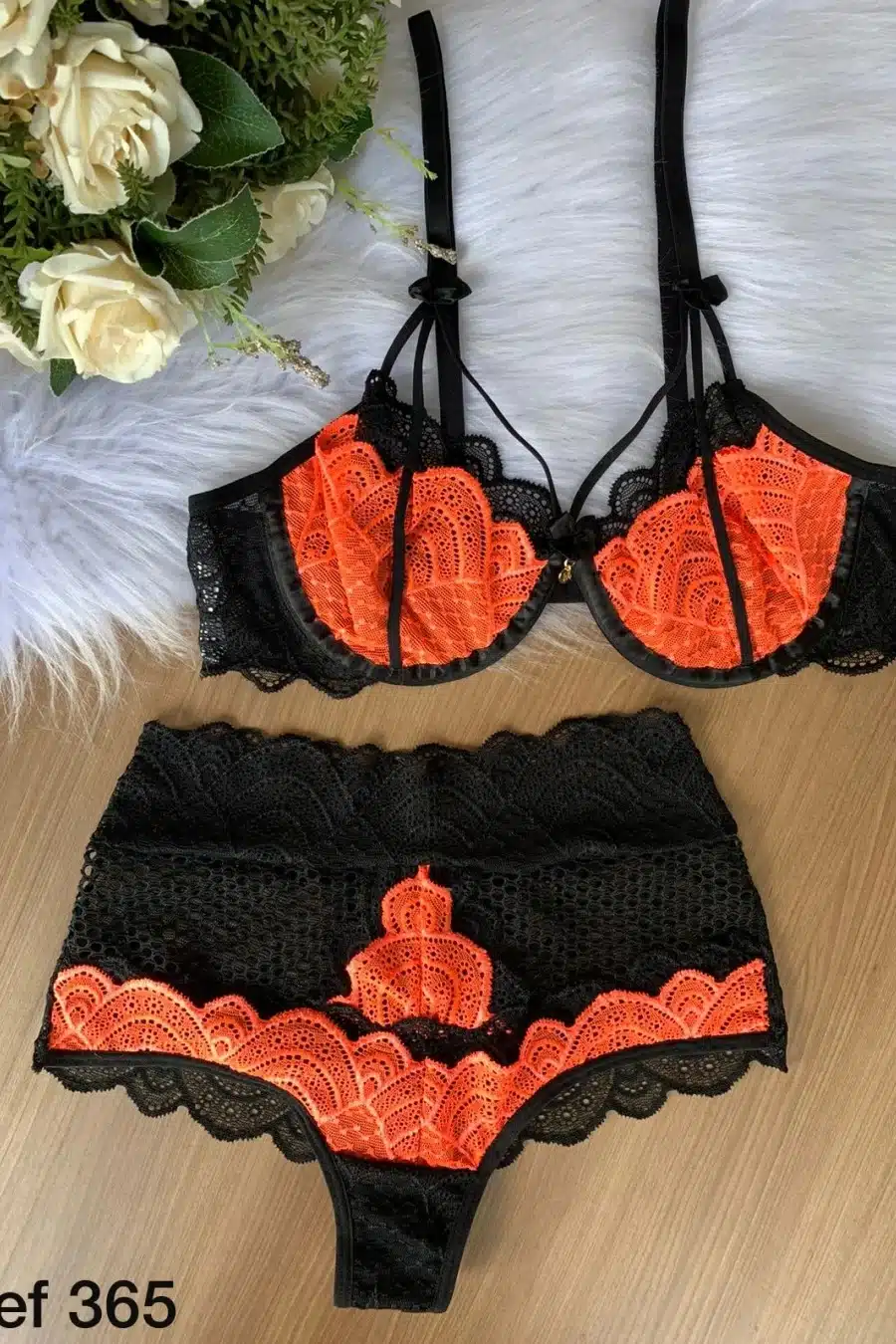Conjunto lingerie Sem Bojo em Aro Inteiro Preto com laranja Neon  Universo Feminino  Imagem 5