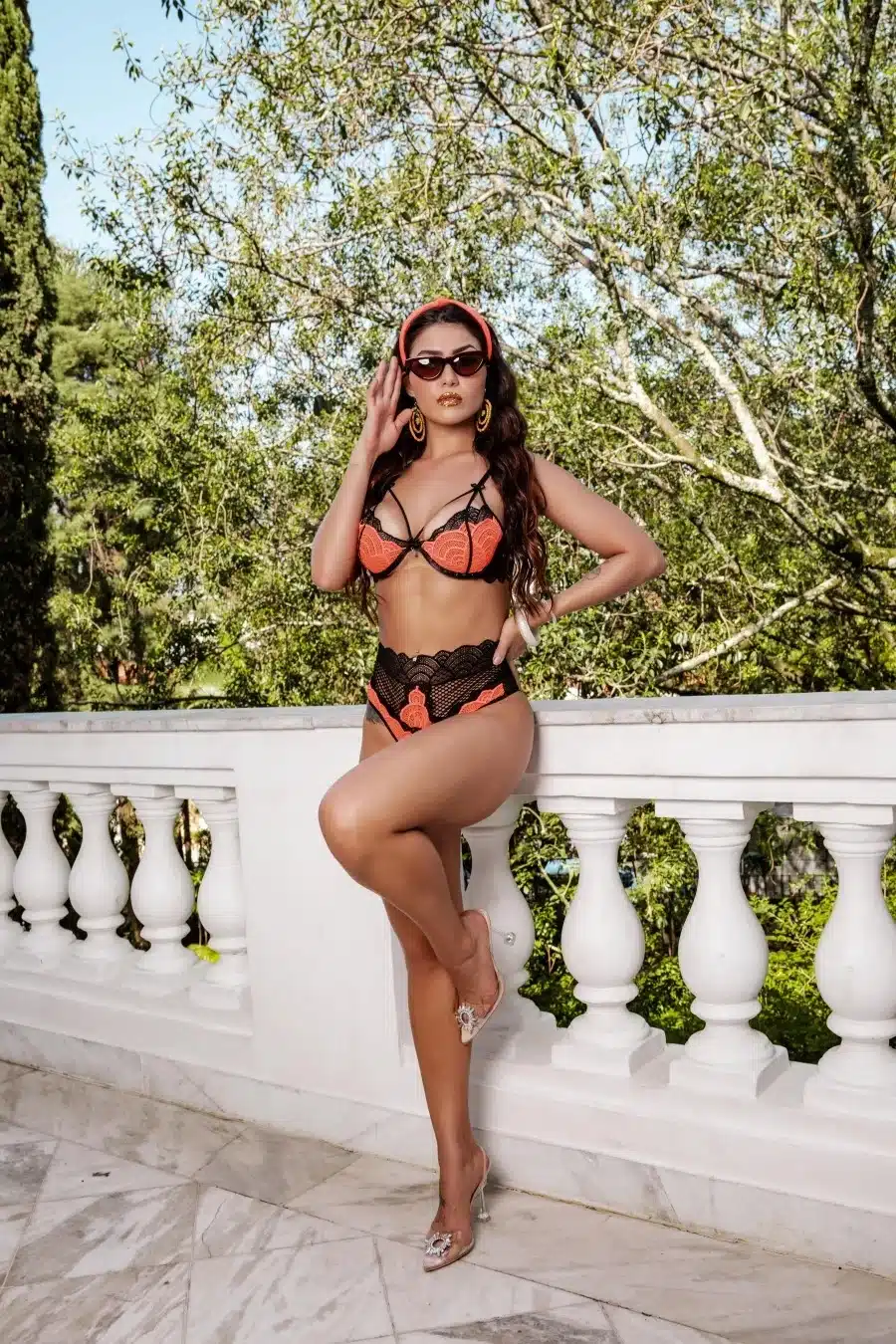 Conjunto lingerie Sem Bojo em Aro Inteiro Preto com laranja Neon  Universo Feminino  Imagem 2