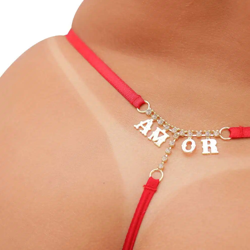 Calinha Fio Dental Plus Size Vermelha com escritas Strass  Imagem 4