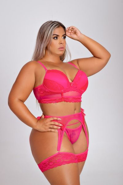 Alternative view of Conjunto Plus size sensual pink cropped com bojo feito em renda e cinta-liga