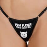 Calcinha Fio Dental Fetiche Preta com a frase Vem Fuder meu Cuzinho