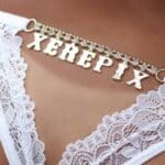 Calcinha Fio Dental Branca com escrita Xerepix Strass