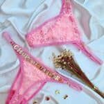 Calcinha fio rosa personalizável em renda