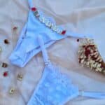 Calcinha personalizável fio branca em tule bordado coração duplo