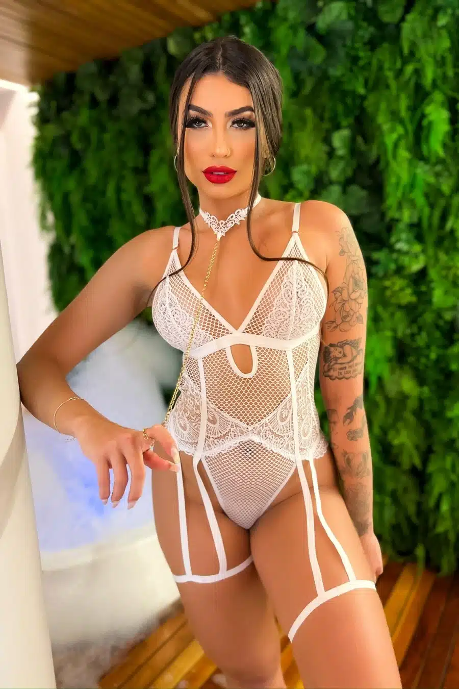 Body branco sem bojo com ligas e persex, perola nas costas  Imagem 5