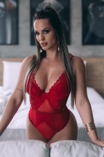 Body feminino vermelho sensual e sofisticado para noites inesquecíveis