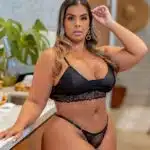 Conjunto plus size preto delicado e elegante com calcinha fio em renda