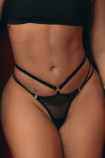 Calcinha Preto avulsa com detalhe em argolas e fita - Garota veneno - Imagem 2