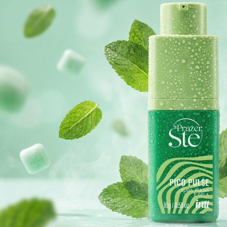 Intt Pico Pulse frasco verde com folhas de menta e cubos de gelo flutuantes ao fundo aqua