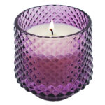 Vela aromatizadora de ambiente Livon em copo de vidro roxo 8x7cm