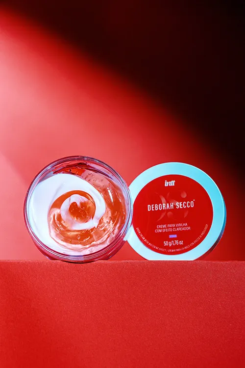 Creme Clareador Íntimo Intt Deborah Secco 50g pote aberto textura espiral