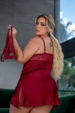 Camisola Plus Size de Cetim com Renda e Fendas Laterais Sensual - Imagem 4