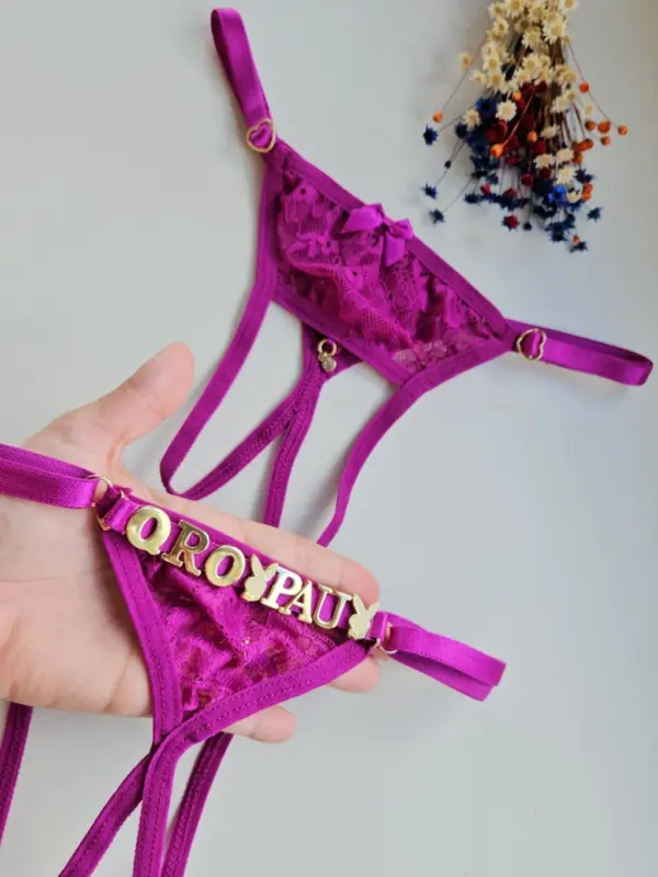 Calcinha Fio Dental Roxa em Renda personalizável modelo secretária