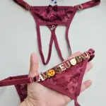 Calcinha Fio Dental Marsala em Renda personalizável modelo secretária
