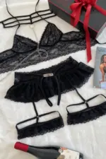 Fantasia Erótica Cisne Negro em Renda com Saia Cinta-Liga e Coleira com Corrente - Imagem 6