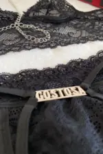 Fantasia Erótica Cisne Negro em Renda com Saia Cinta-Liga e Coleira com Corrente - Imagem 7