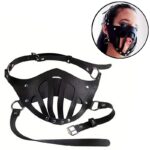Máscara para boca em couro sintético PU com tiras ajustáveis fetiche 22cm altura 15cm linha BDSM dominação
