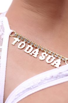 15266422247-calcinha-fio-dental-gis-branca-com-palavra-toda-sua-strass-01-2.jpg