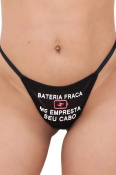 15267692782-calcinha-fio-dental-fetiche-preta-com-a-frase-bateria-fraca-01-2.jpg